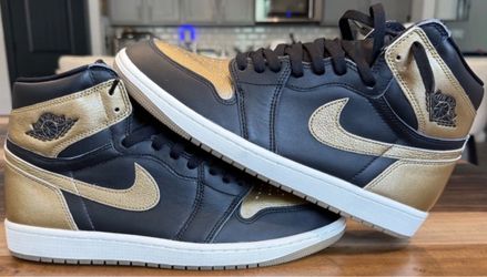 Air Jordan 1 Retro High Gold and Black Size 10.5