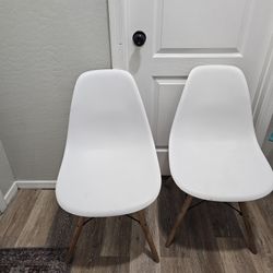 White Plastic Dinning Chairs 
