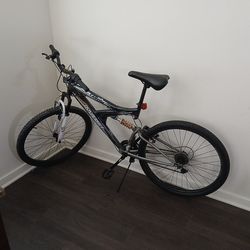 Dynacraft Mountain Bike.