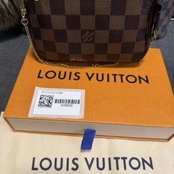 Louis Vuitton Damier Ebene Mini Pochette