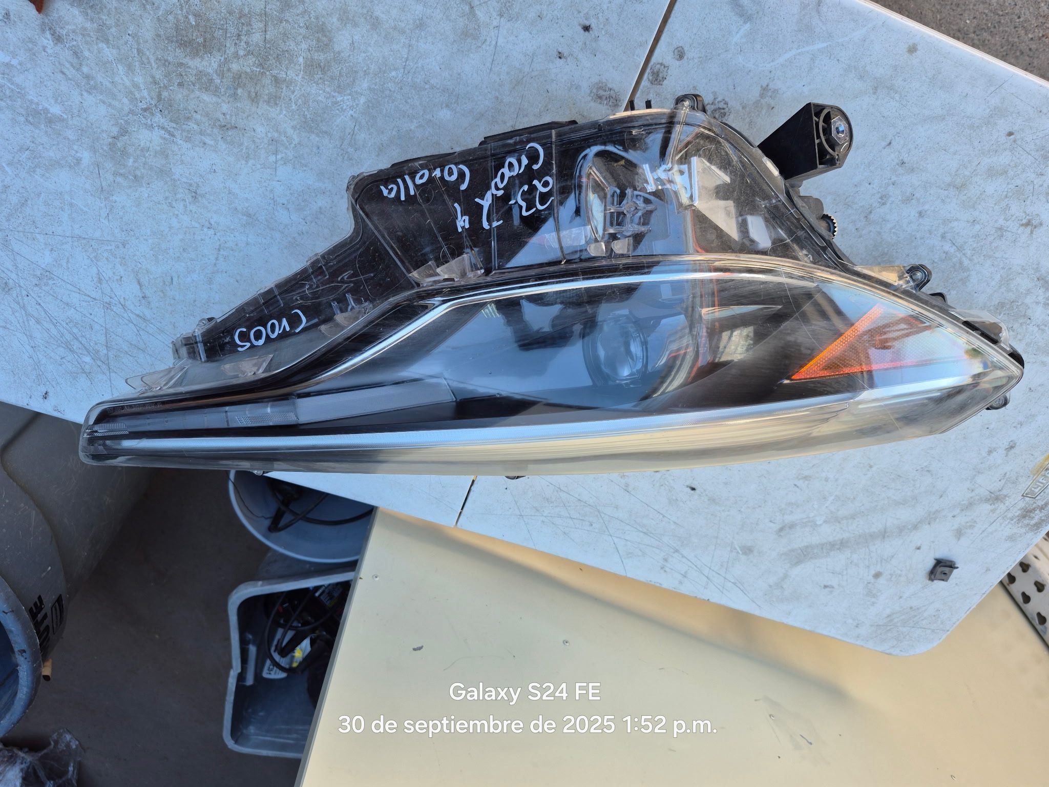 Toyota Corolla Cross Right Headlight Lid Oem