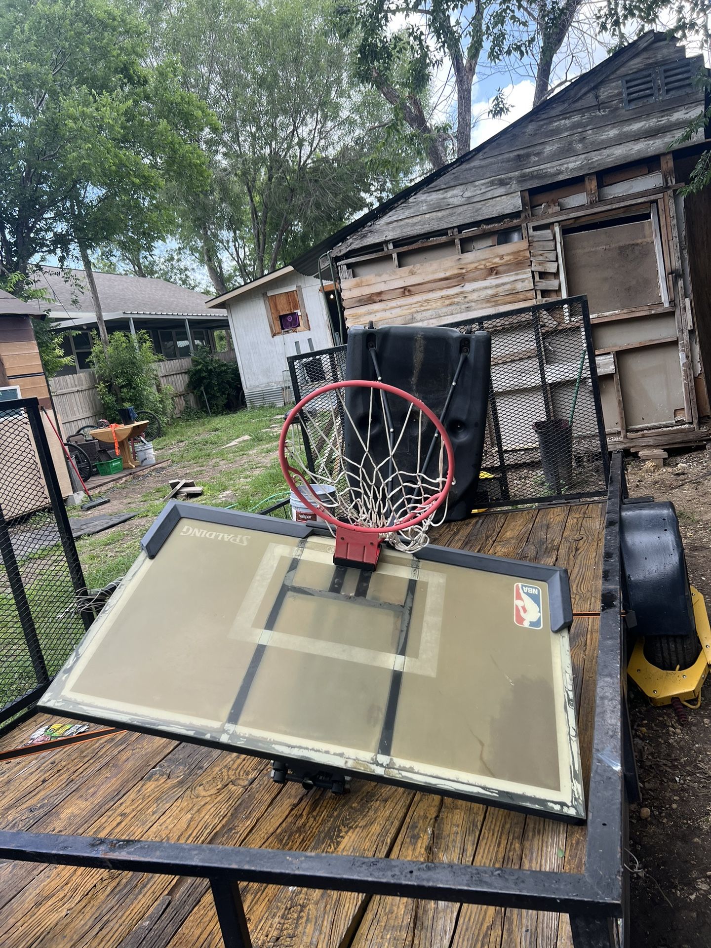 spalding basketball hoop bacboard and post