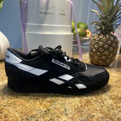 Reebok Brand New Bk/white Original Shoes No BoxSize 9.5,  Men