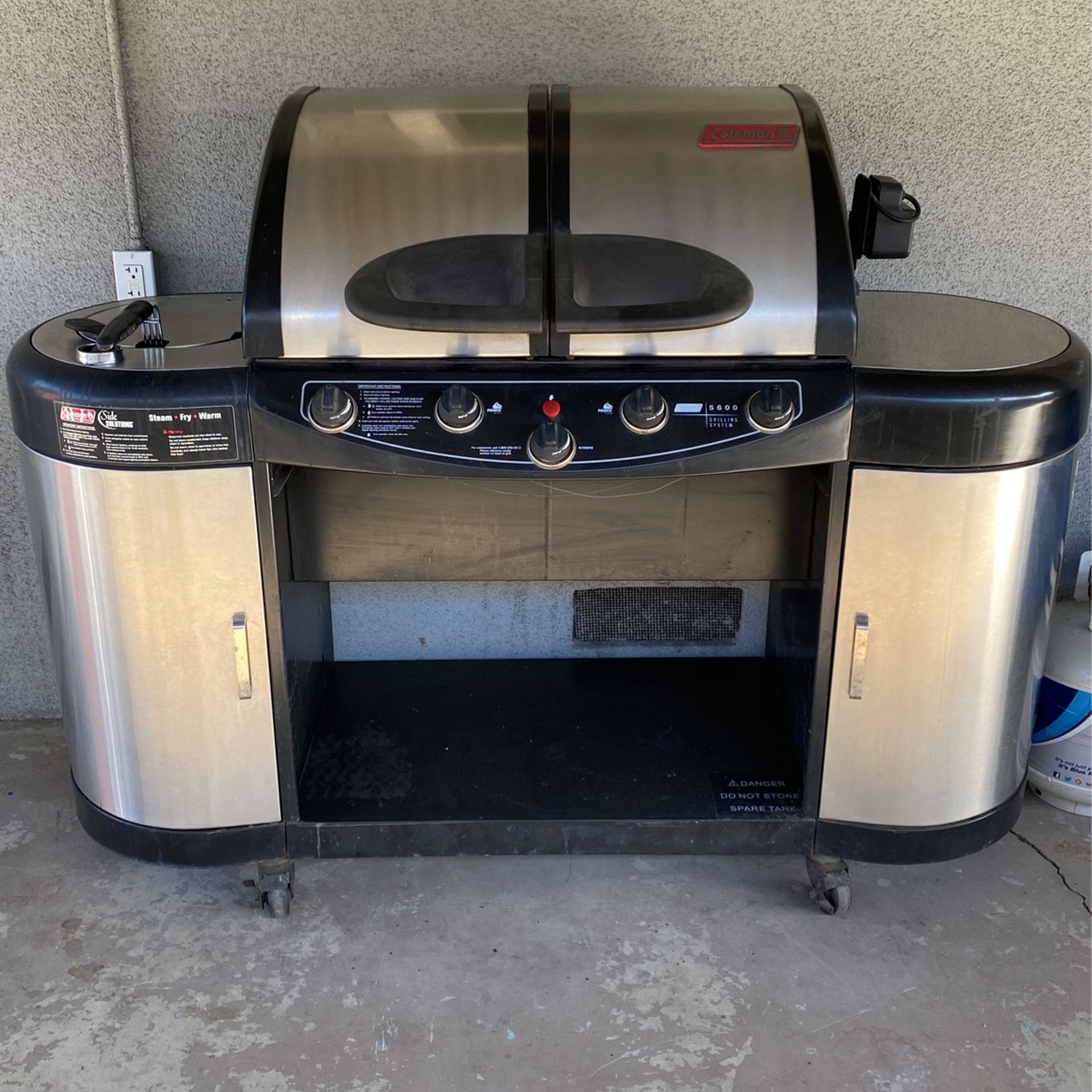 Coleman 5600 Grilling System Comes With Extra Propane Tank