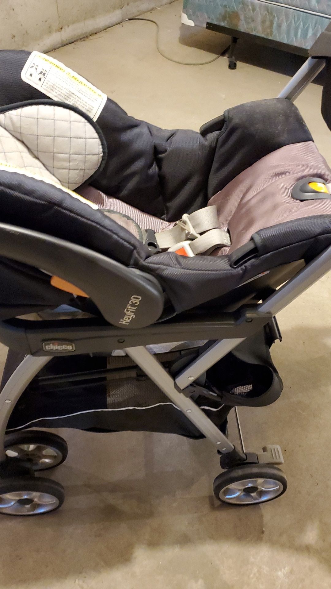Chicco Keyfit Caddy (carseat plus stroller)