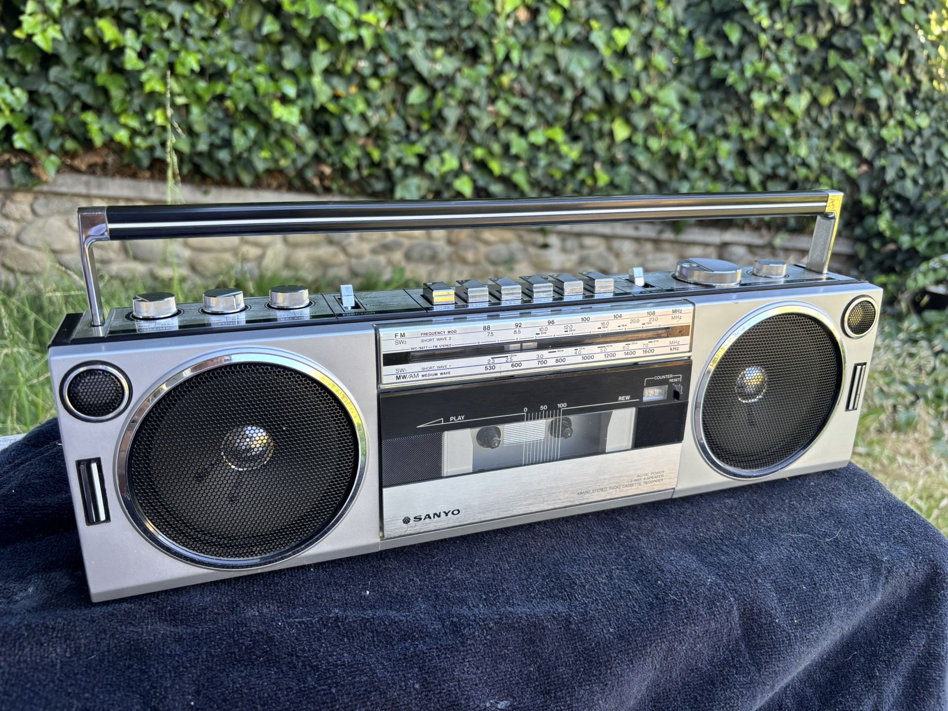 Sanyo Boombox Boom Box Cassette Radio Ghetto Blaster