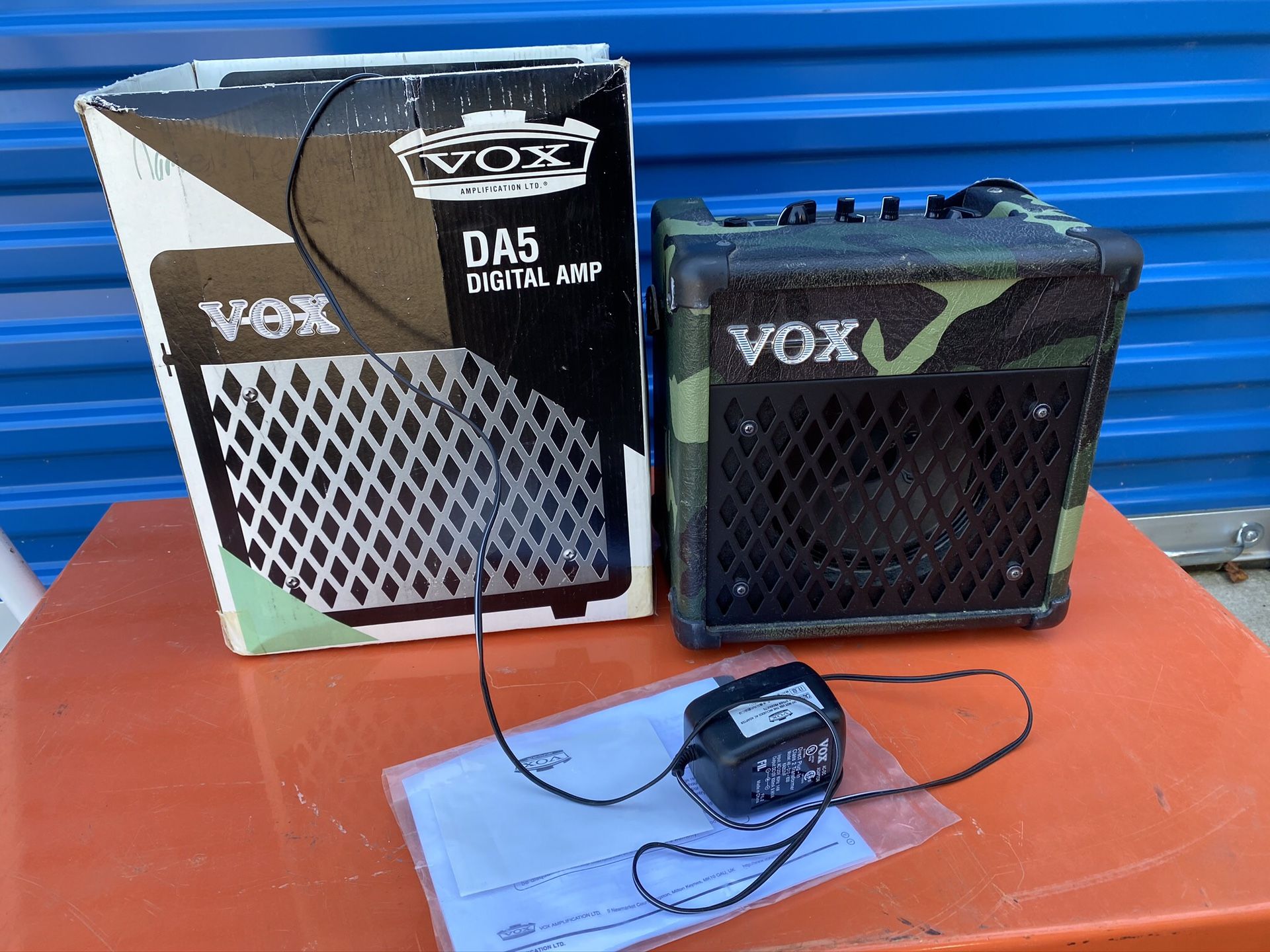 VOX DA5 Guitar Amplifier with Built-in Effects - Carrying Strap - Camo $95.