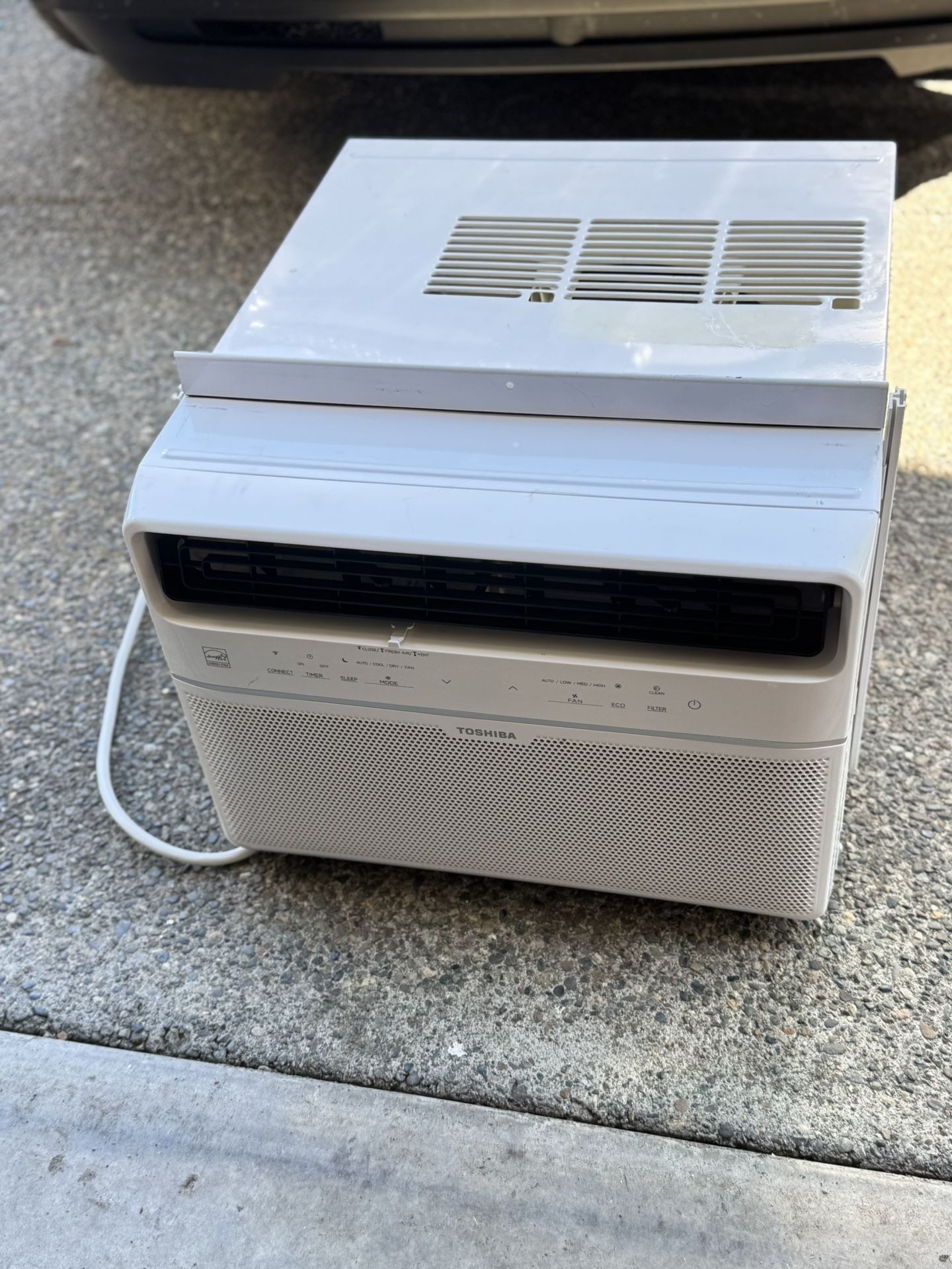 WINDOW TYPE AIR CONDITIONER