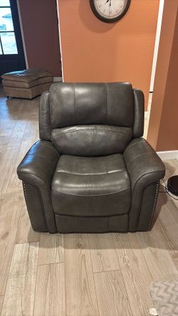 Motorized recliner Like new