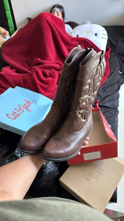 Boots Size 4