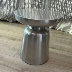 Round Metal Modern Accent Side Table
