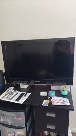 Samsung TV with Remote