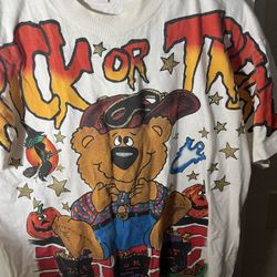 Vintage 1996 Big Graphic Halloween “Trick Or Treat” T-shirt 