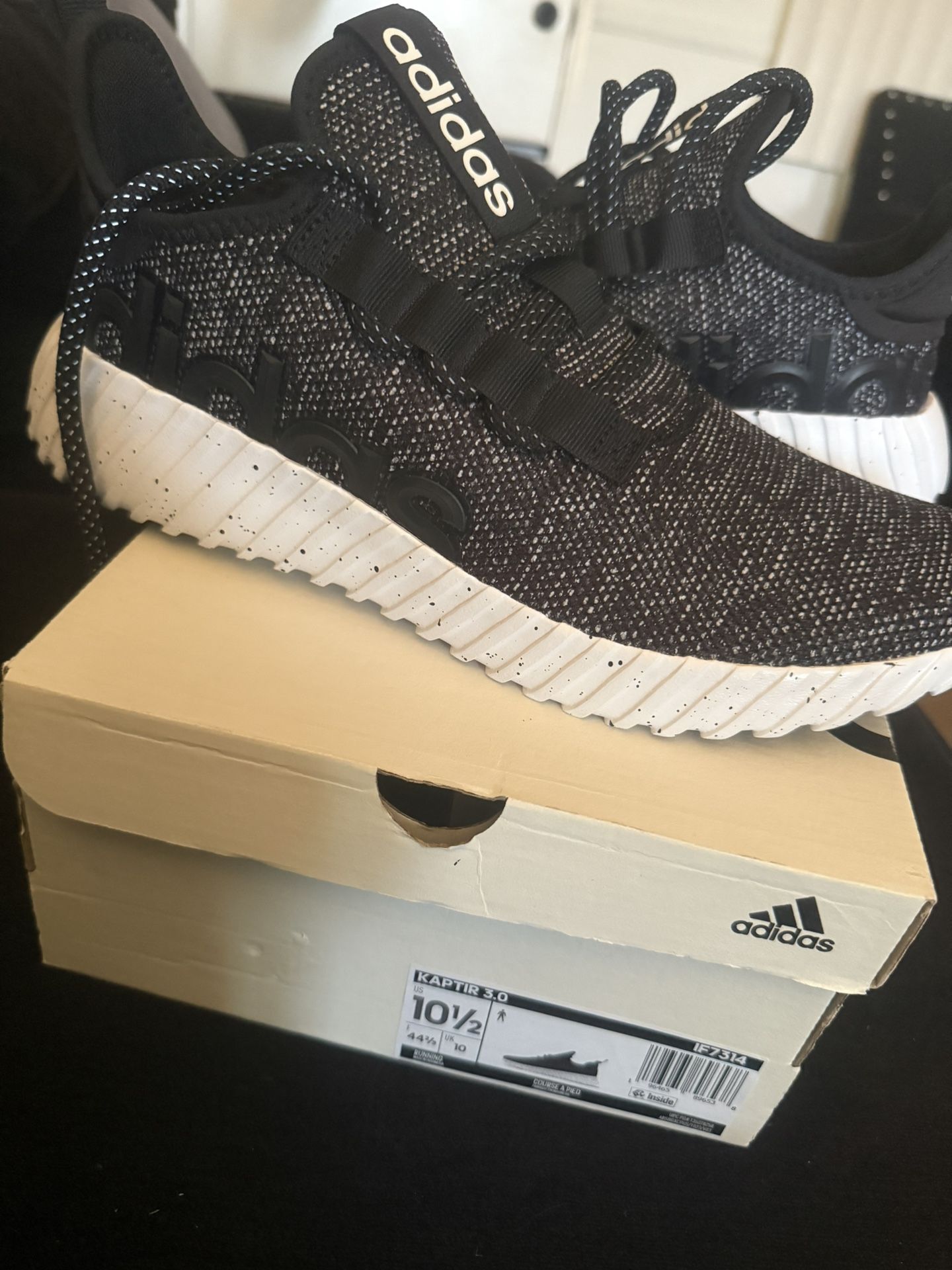 New Mans Shoes Size 10.5 $30