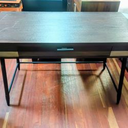 Modern Rooms To Go Desk

Dimensions
48*24*30h