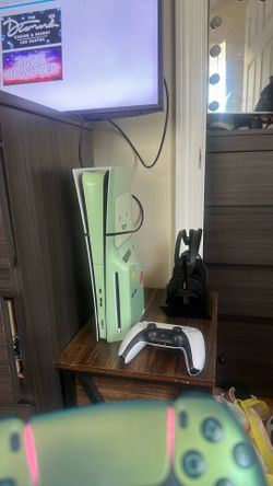 Ps5 Slim disc w/ 2 controllers and Astro headset