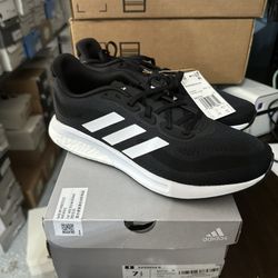 New Adidas Mens Supernova Size 7.5