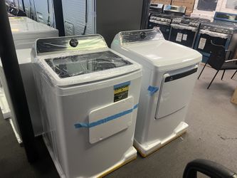 Frigidaire White And Black Washer And Dryer 
