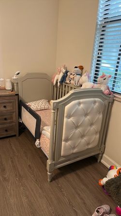 Pottery Barn Kids Blythe Upholstered Convertible Crib – Excellent Condition
