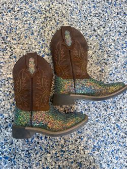 Shyanne cowgirl boots size 10 kids