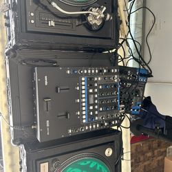 Technics 1210 M5 g Grandmaster Turntables 