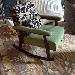 Brand New Rocking Chair From Amazon, Moving And Can’t Take It With!