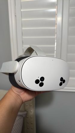 Meta Quest 3S VR Headset