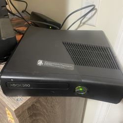 Xbox 360 S 1 Game/ 1 Controller/ Power cable/ HDMI