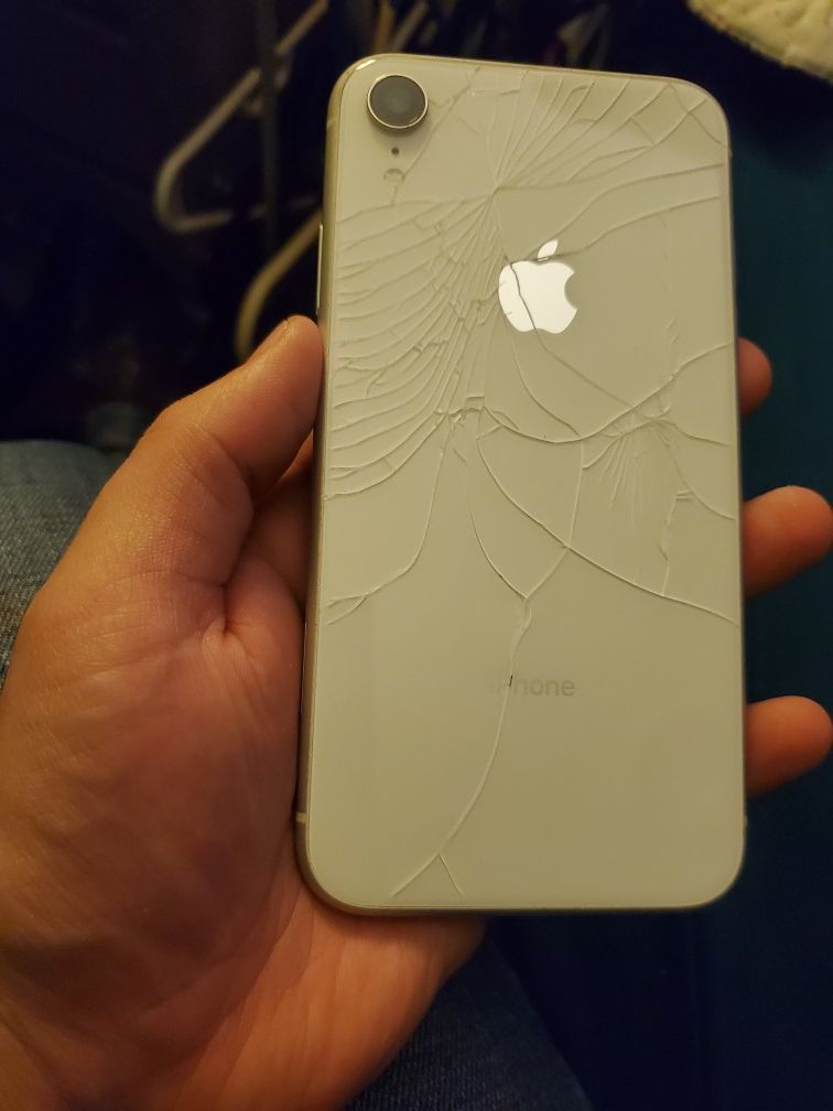 iPhone xr white 64gb cracked back