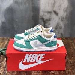 KasinaxNike Dunk LowRoad Sign” 