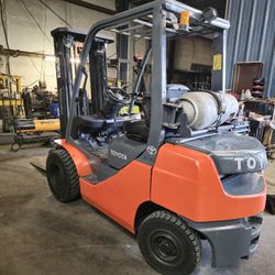 2018 Toyota Forklift 8FGU25 Low Hours Completely Rebuilt
