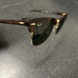Brand new unisex Size 51 Clubmaster Raybans! 
