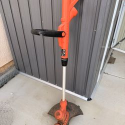 BLACK + DECKER Corded Electric Single Line 2-in-1 String Trimmer & Lawn Edger