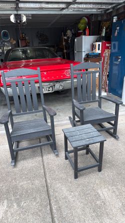 Rocking chairs with table