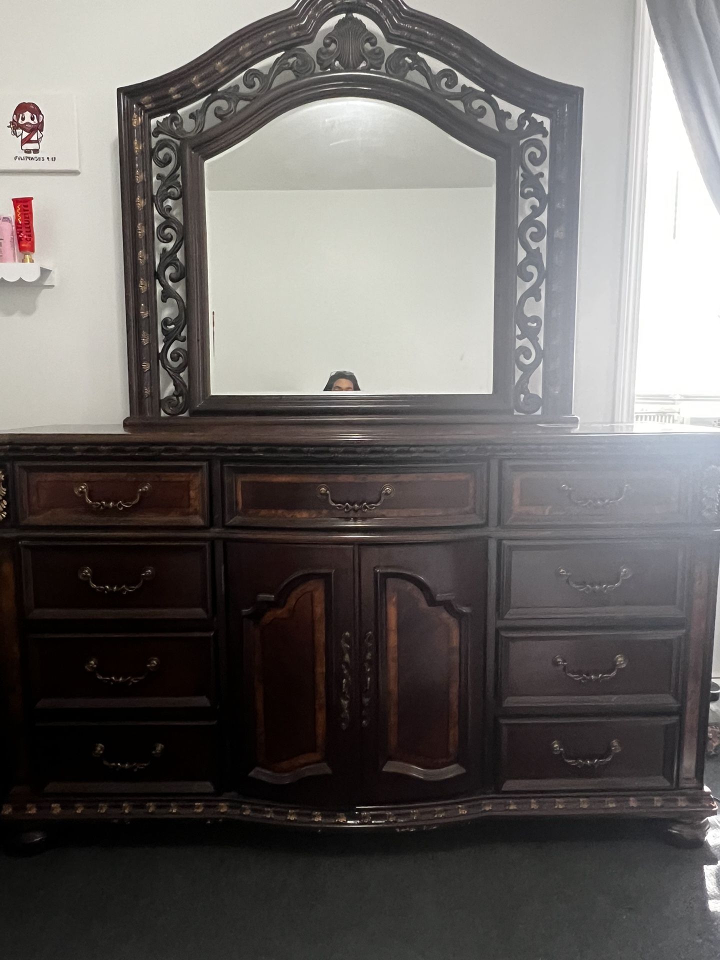 Dresser with large mirror - solid wood, classic style / Dresser con espejo grande - madera sólida, estilo clásico