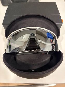 Oakley Meta Vanguard Sunglasses