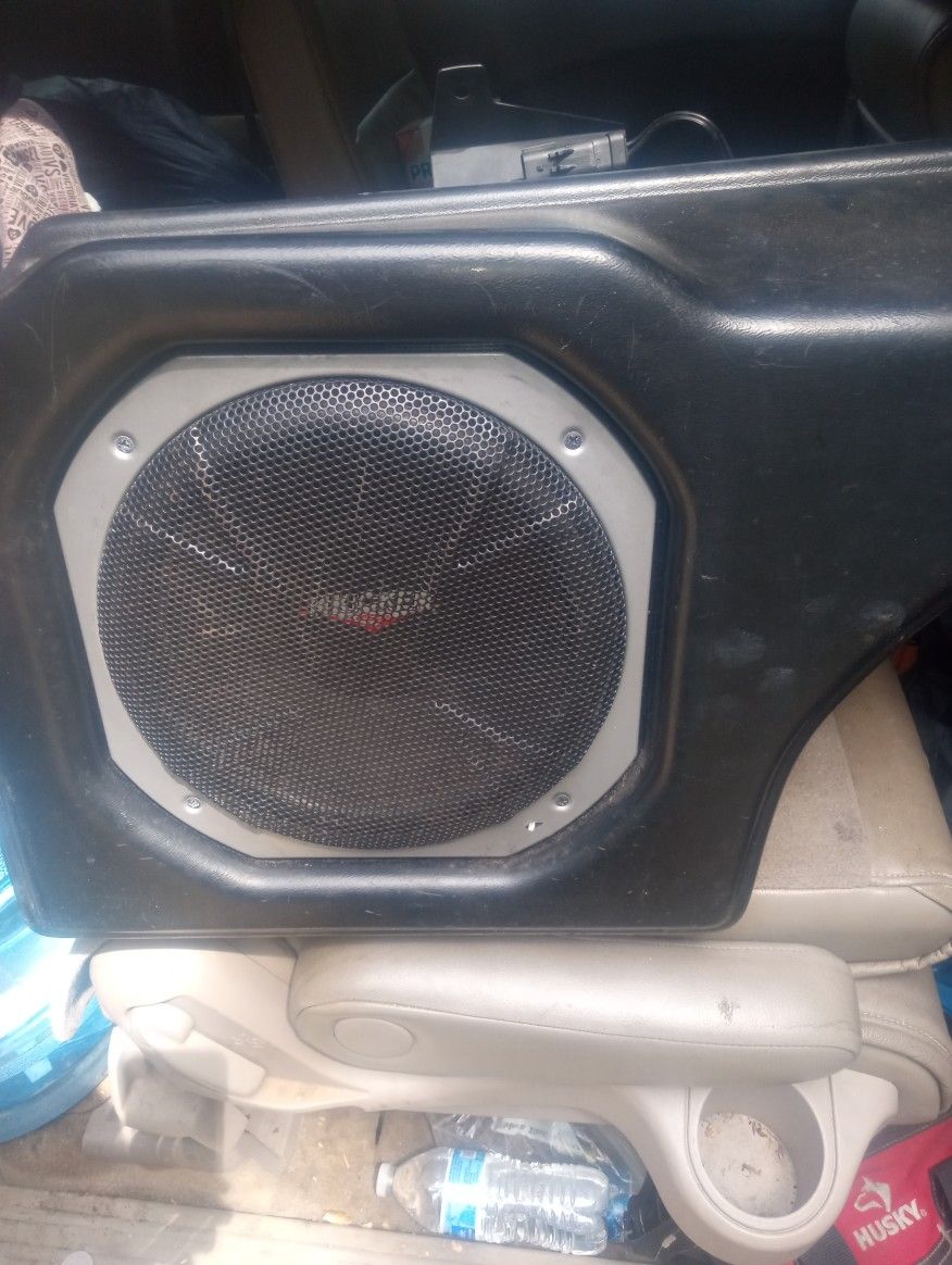 2010 Chrysler 300 Trunk Subwoofer