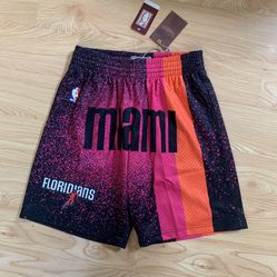 🔥🔥 Mitchell & Ness NBA Re-Take Gradient Miami Heat 2005 Swingman Shorts-Large 