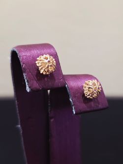 Vintage 14k Yellow Gold 6mm Filigree Flower Dome Stud Earrings - 0.6 g Starburst