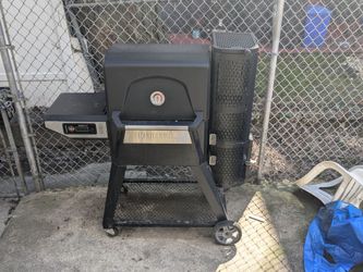 Masterbuilt 800 Series Gravity Grill/Smoker
