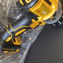 DEWALT DCD996/20-Volt MAX XR Cordless Brushless 3-Speed 1/2 in. Hammer Drill (Tool-Only)solo Herramienta 