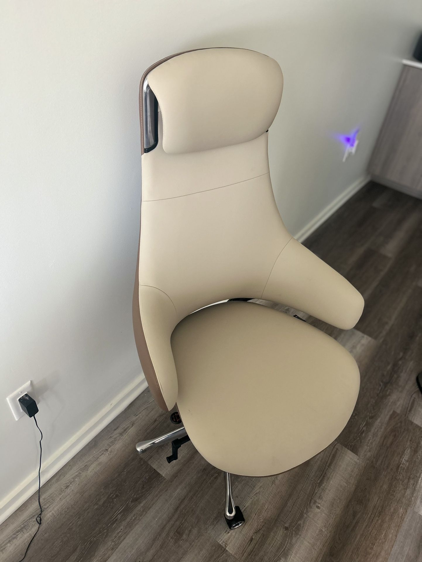 Serene Ella Executive Chair (Napa Leather) - Like New Condition