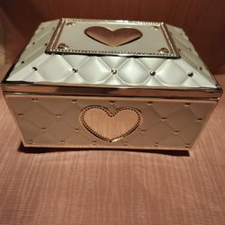 Beautiful Lenox Jewelry/Music Box
