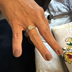 Diamond ring with white gold