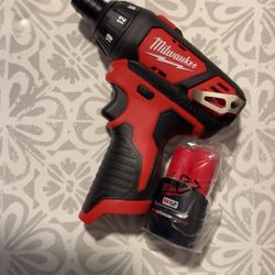 Milwaukee  M12 Drill