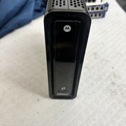 Motorola SURFboard SBG6580 DOCSIS 3.0 Cable Modem and Wi-Fi Router combo. 