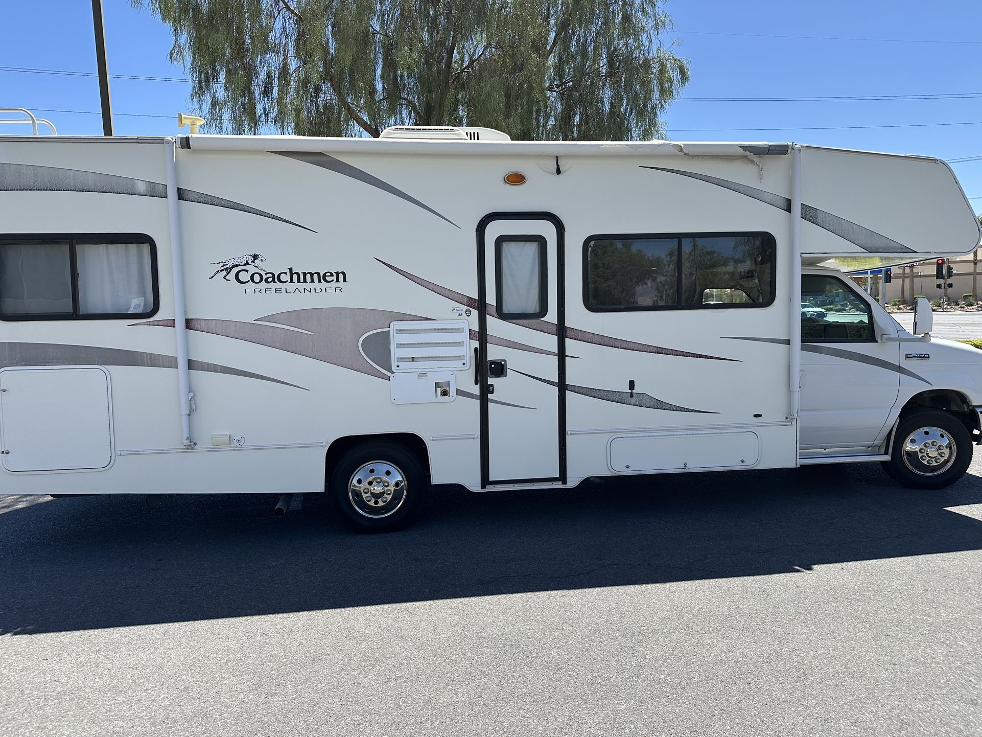 2011 Coachman Freelander 27’