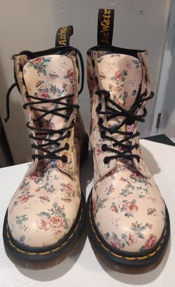 Dr Martens Floral 8-Eye Boots – Women’s US 8 / UK 6