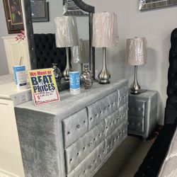 Beautiful  Dresser Mirror Nightstand Combo ✨ Easy Financing Available  👍😎 Free Delivery 🚚 