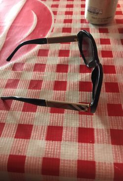 Authentic Burberry sun glasses for woman